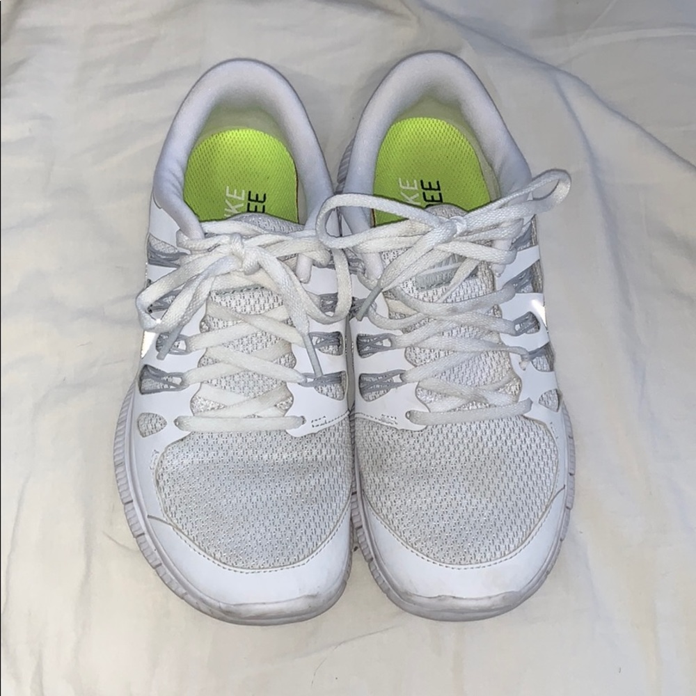 White Nike Free Run 5.0